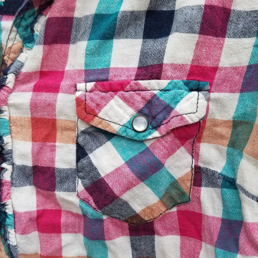 Arizona Multi Colored Button Down. - Picture 3 of 4